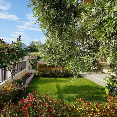 Maria Dina 1 Apartment Potos